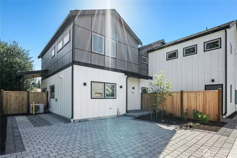 2326 NE 128th St, Seattle, WA 98125