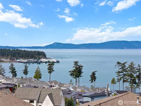1408 Latitude Cir, Anacortes, WA 98221