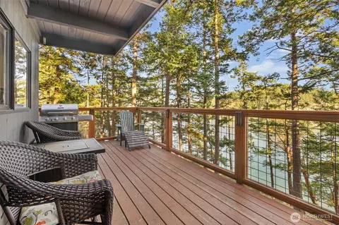750 Chinook Way, Center Island, WA 98221