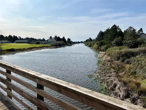 470 Pt Brown Ave NE, Ocean Shores, WA 98569