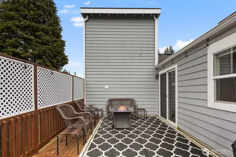 Exterior - 311 Crown Dr, Everett, WA 98203 photo 7 of 8