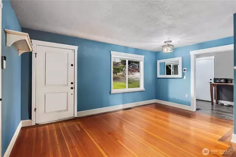 Entry Way - 311 Crown Dr, Everett, WA 98203 photo 1 of 1