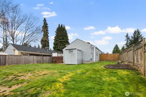 Exterior - 311 Crown Dr, Everett, WA 98203 photo 6 of 8