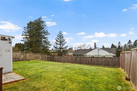 Exterior - 311 Crown Dr, Everett, WA 98203 photo 4 of 8