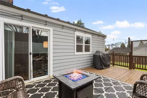 Exterior - 311 Crown Dr, Everett, WA 98203 photo 3 of 8