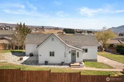 609 S Iowa Ave, East Wenatchee, WA 98802