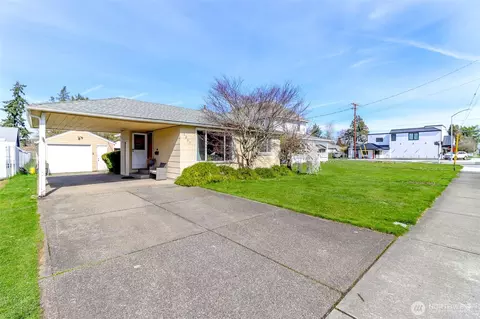 1207 W Pioneer Ave, Puyallup, WA 98371