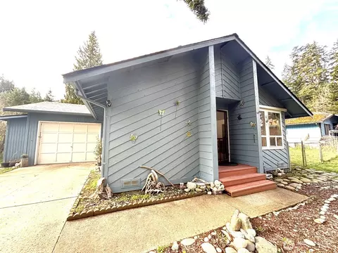 520 Rose St, Port Angeles, WA 98362