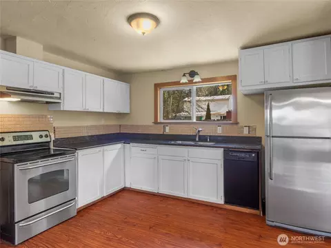 Kitchen - 20909 175th Street Ct E, Orting, WA 98360 photo 2 of 3