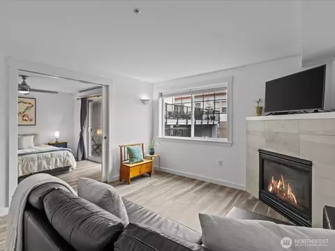 107 20th Ave #206, Seattle, WA 98122