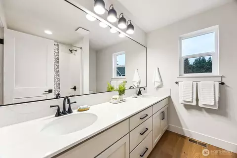 Bath - 1318 234th Pl SE, Bothell, WA 98021 photo 3 of 5