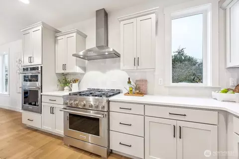 Kitchen - 1318 234th Pl SE, Bothell, WA 98021 photo 6 of 7
