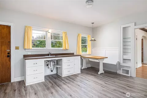 Kitchen - 539 26th Ave S, Seattle, WA 98144 photo 2 of 3