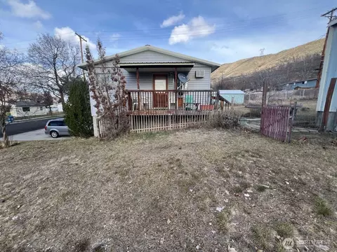 1115 Central Dr, Coulee Dam, WA 99116