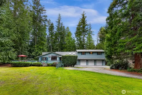 6936 Formerly Ln, Clinton, WA 98236