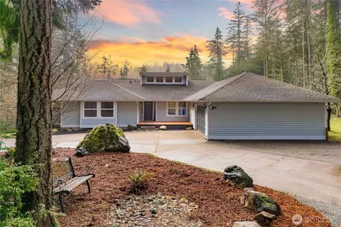 1004 Makah Pl, Fox Island, WA 98333