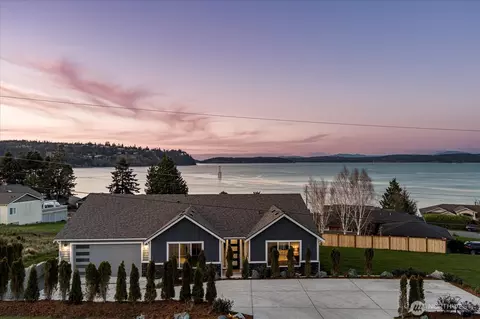 631 Maplewood Loop, Oak Harbor, WA 98277