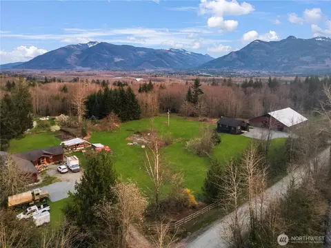 7883 Mont Vista Dr, Sedro Woolley, WA 98284