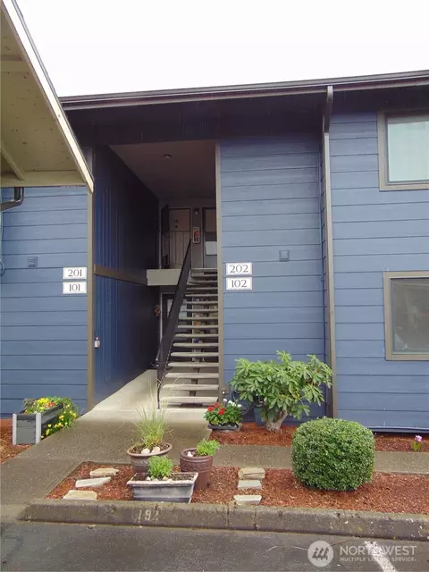 3390 Narrows View Ln NE #102, Bremerton, WA 98310