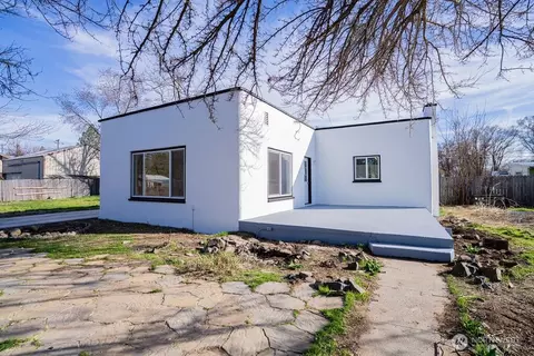 427 NE 1st Ave, Soap Lake, WA 98851
