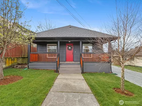 320 Evergreen St, Mount Vernon, WA 98273