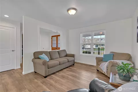 Living - 14410 143rd St E, Orting, WA 98360 photo 2 of 4