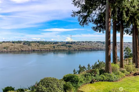 806 30th St NW #C, Gig Harbor, WA 98335