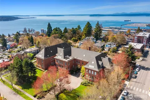 1401 5th Ave W #212, Seattle, WA 98119