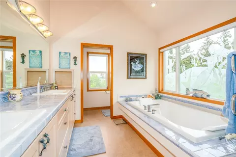 Bath - 14 J Everett Way, Everett, WA 98204 photo 1 of 3