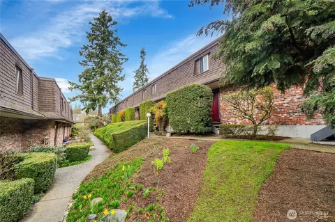 5229 188th St SW #10, Lynnwood, WA 98037