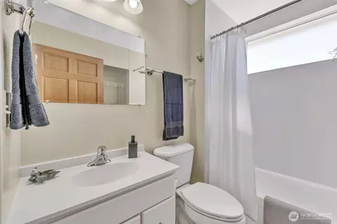 Bath - 9480 Olson Pl SW #E, Seattle, WA 98106 photo 1 of 2