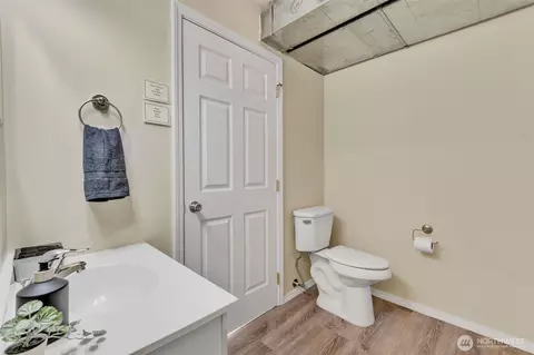Bath - 9480 Olson Pl SW #E, Seattle, WA 98106 photo 2 of 2