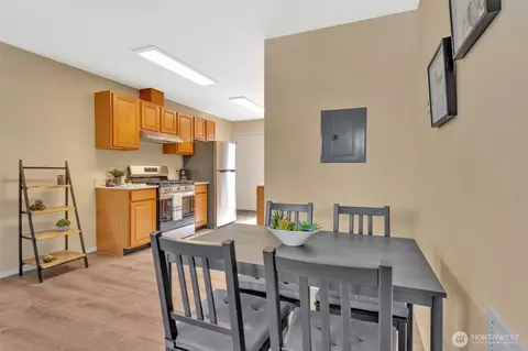 Dining - 9480 Olson Pl SW #E, Seattle, WA 98106 photo 3 of 6