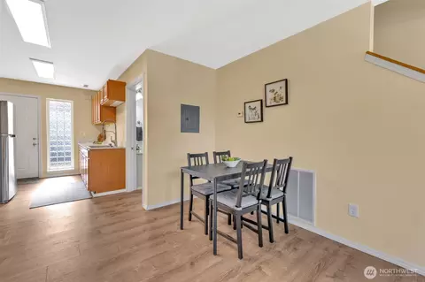 Dining - 9480 Olson Pl SW #E, Seattle, WA 98106 photo 1 of 6