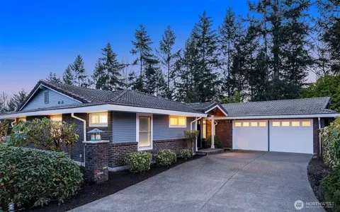 213 171st Pl NE, Bellevue, WA 98008