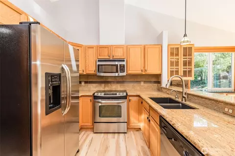 Kitchen - 82 Lone Eagle Ln, Sequim, WA 98382 photo 3 of 5