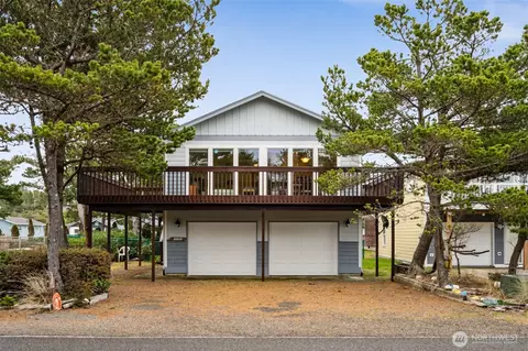 30210 G St, Ocean Park, WA 98640