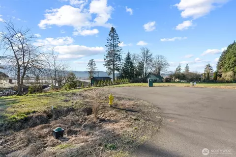 53 Sunnyfield Dr, Cathlamet, WA 98612