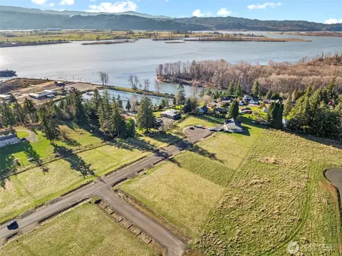 45 Sunnyfield Dr, Cathlamet, WA 98612