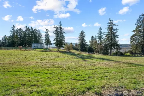 37 Sunnyfield Dr, Cathlamet, WA 98612