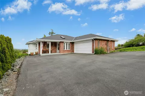 822 SW Fairhaven Ave, Oak Harbor, WA 98277
