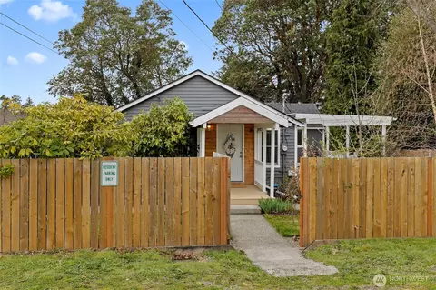10717 19th Ave SW, Seattle, WA 98146