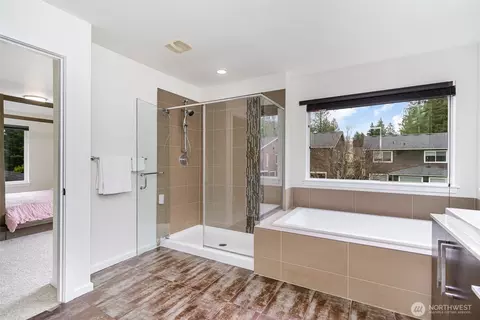 Bath - 2617 123rd Pl SE, Everett, WA 98208 photo 3 of 5