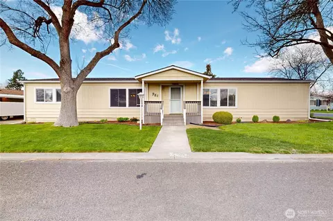 981 SE Scenic View Dr, College Place, WA 99324