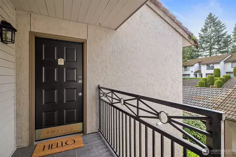 10401 NE 32nd Pl #A202, Bellevue, WA 98004