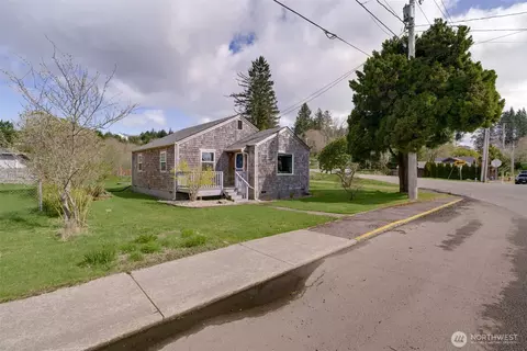 808 Spruce St E, Ilwaco, WA 98624 photo 3