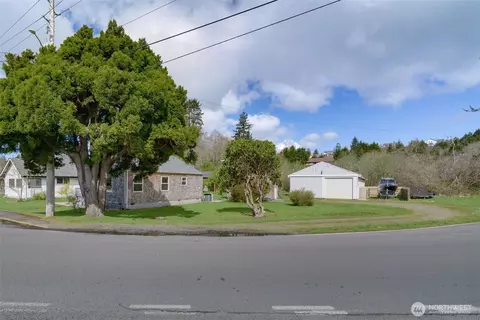 808 Spruce St E, Ilwaco, WA 98624 photo 5