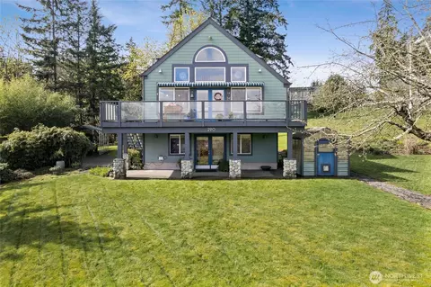 290 Chippewa Trl, Fox Island, WA 98333