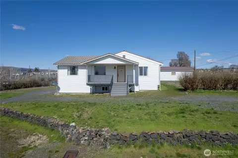 2062 Eastlake Ave, Soap Lake, WA 98851