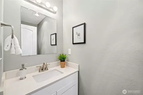 Bath - 10030 Holly Dr #133, Everett, WA 98204 photo 3 of 3